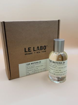 Ak by pokoj mal vôňu, určite by mal na etikete napísané „Matcha 26“. Le Labo – ticho, ktoré vonia. 🍵 . . . . . Hashtagy:...